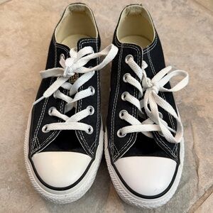 Converse All Star Chuck Taylor Low Top Black White‎ Canvas Sneaker Womens Size 6